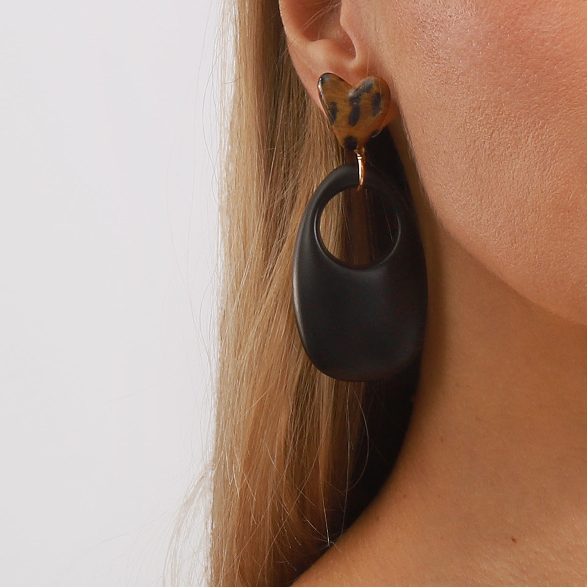 Wholesale atmosphere geometric wooden earrings