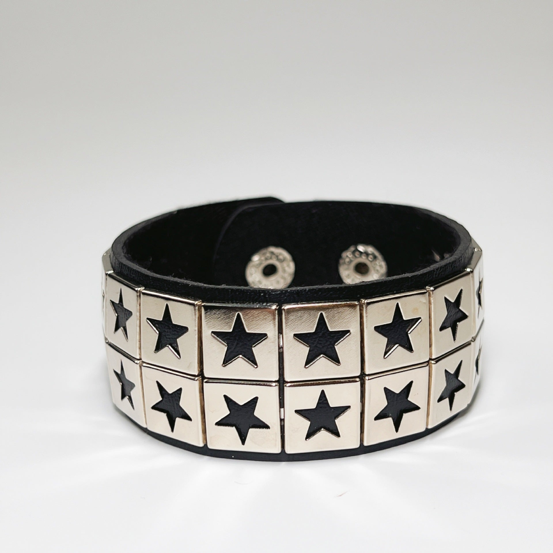 Wholesale Punk Style Leather Bracelet with Five-Pointed Star Rivet for Couples Men' s Fashion Accessory