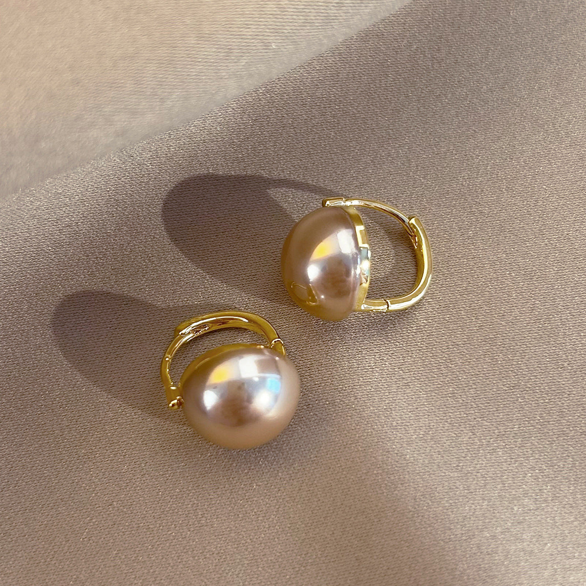Wholesale Minimalist Round Imitation Pearl Stud Earrings French Design Copper Electroplated Jewelry Accessory