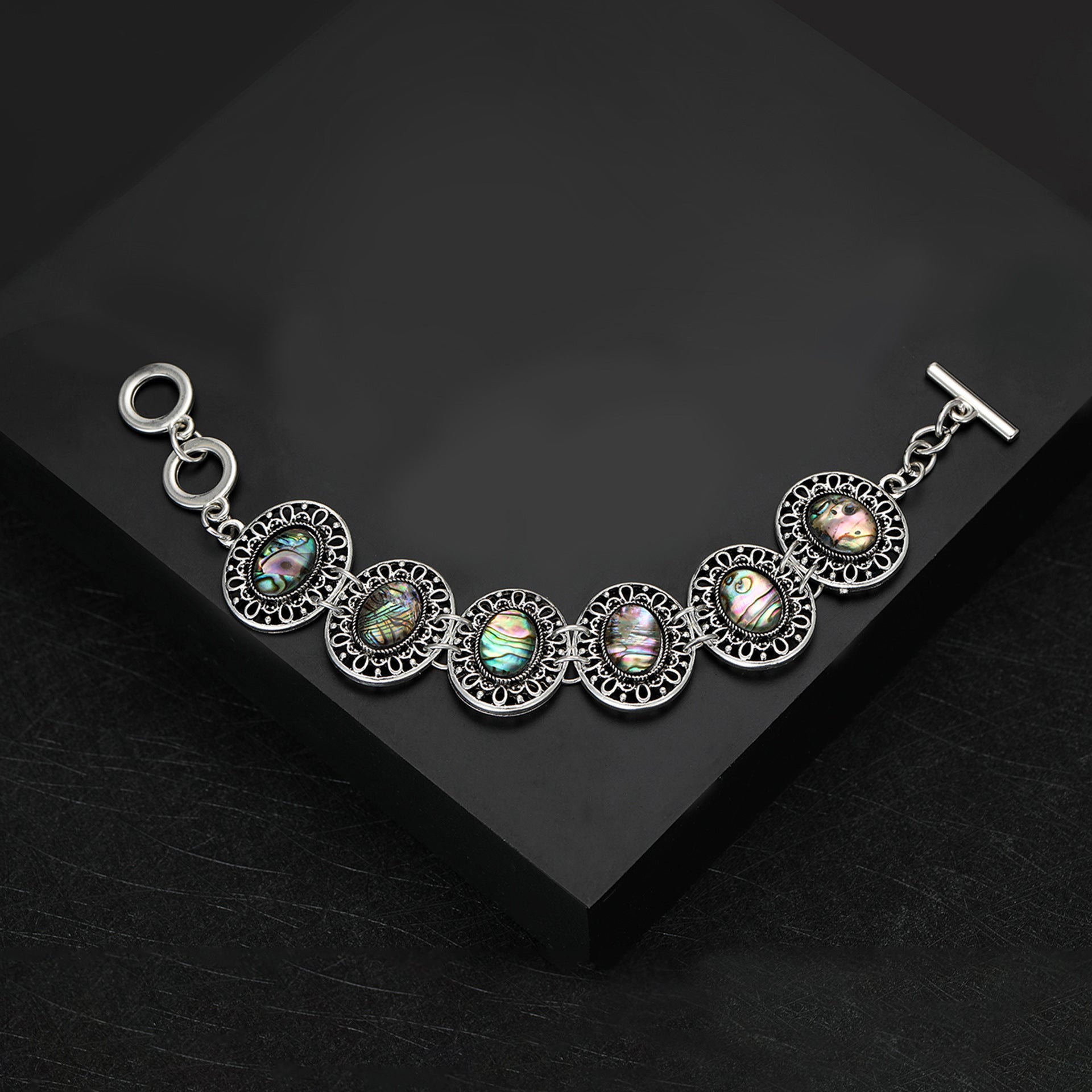 Wholesale Vintage Court Style Silver Shell Alloy Bracelet Fashion Accessory Gift