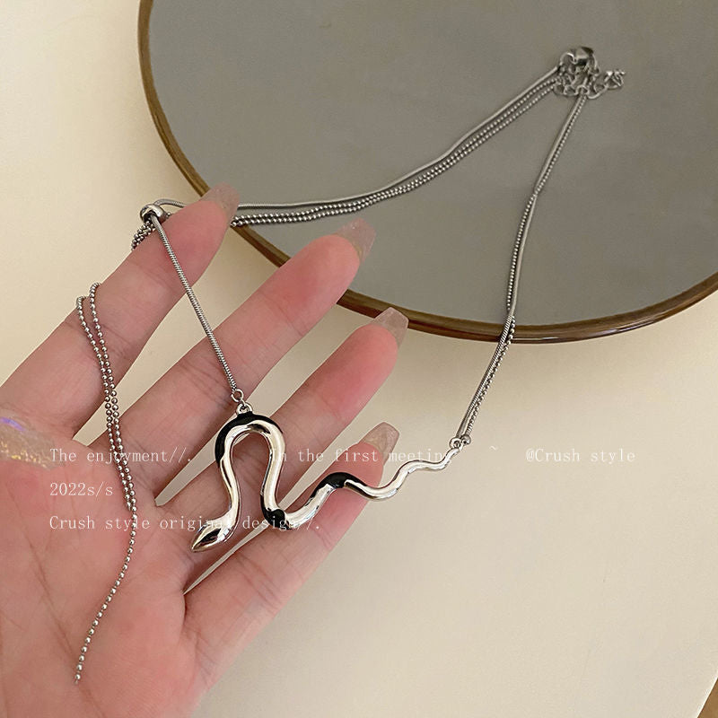 Wholesale Double-layer chain snake-shaped pendant necklace