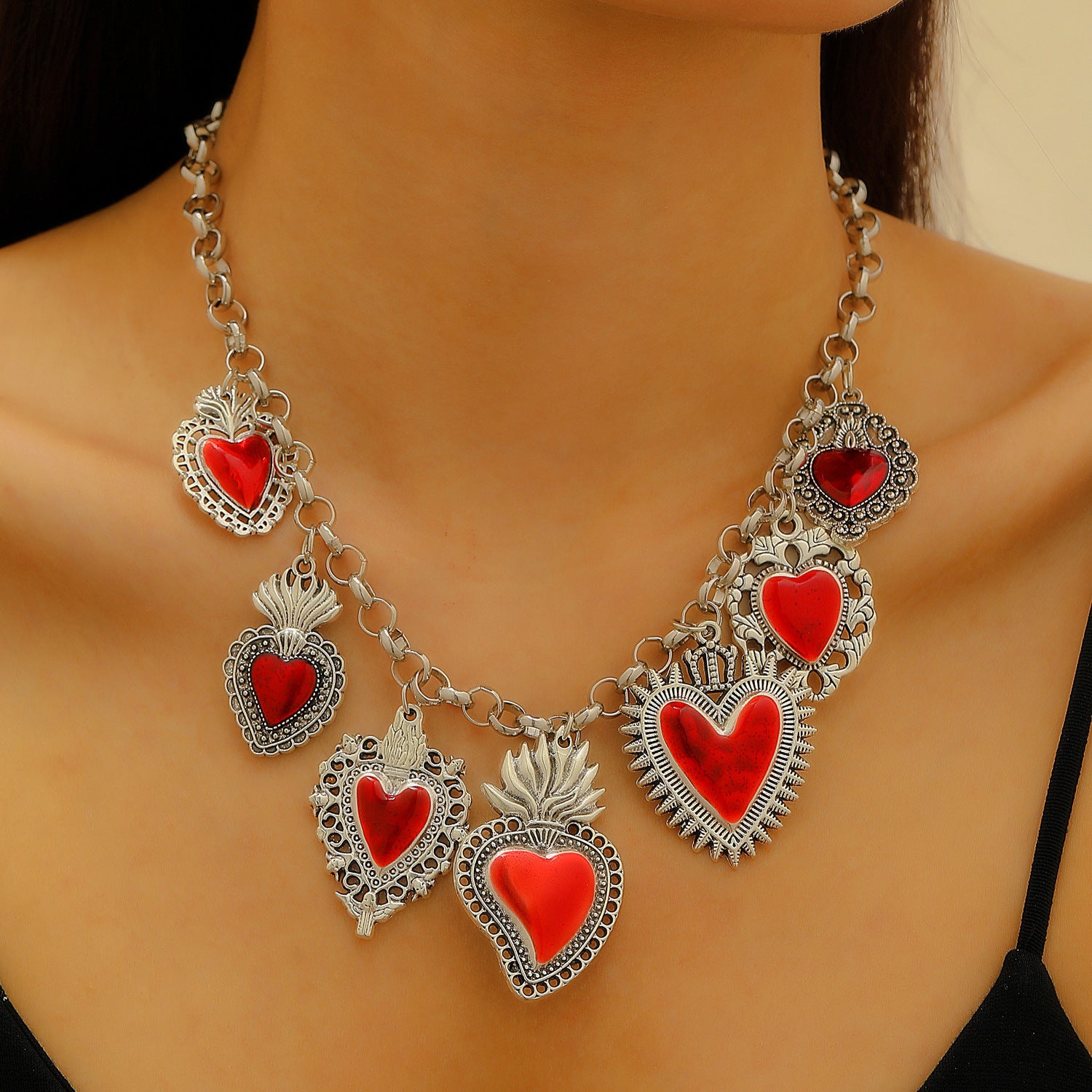 Wholesale Retro Religious Sacred Heart Pendant Necklace Heart Shape Alloy Electroplated Design Trendy Jewelry Gift For Women Boutique Resale