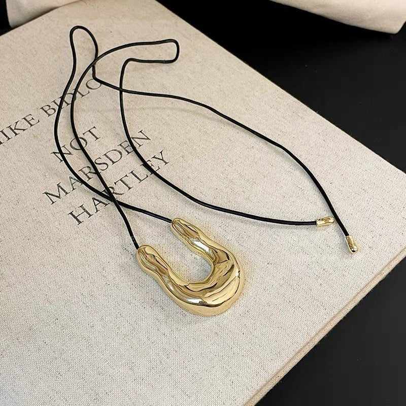 Wholesale U-Shaped Metal Horseshoe Necklace