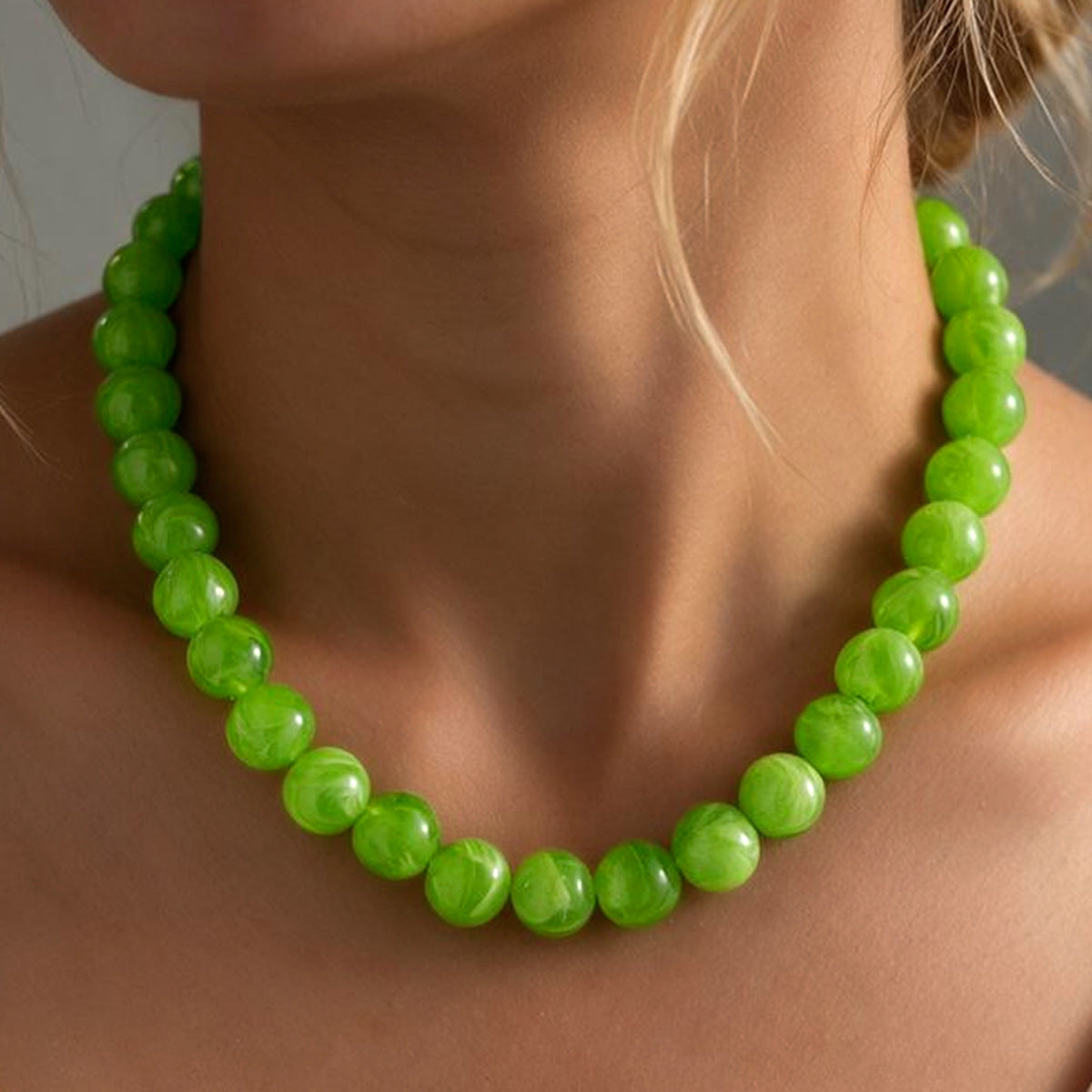 Wholesale Colorful Acrylic Geometric Necklace Electroplated Finish Women' s Boutique Resale Jewelry