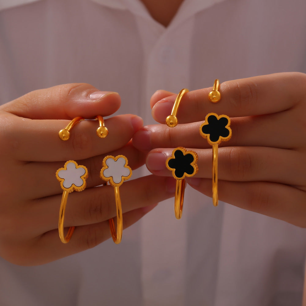 Wholesale Five-leaf Clover Titanium Steel Gold Bracelet ACC-BT-OMK002