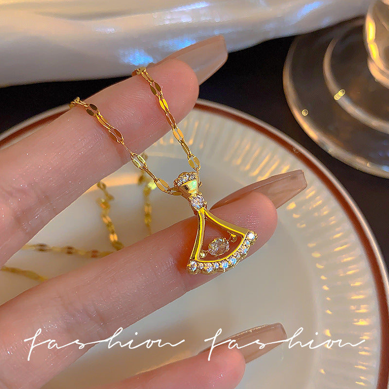 Wholesale Titanium Steel  Fan-shaped Smart Necklace  Heart Elegant Pendant  Clavicle Chain