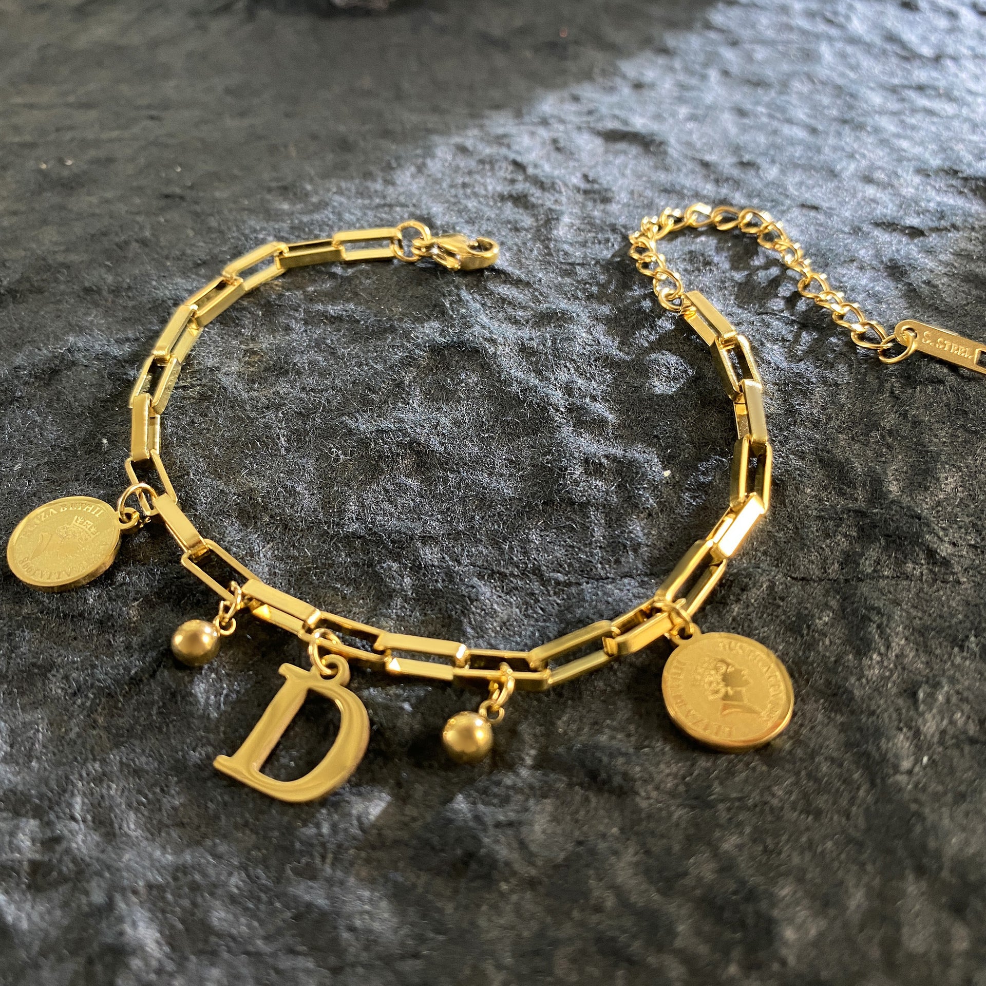 Wholesale Titanium Steel 18K Gold Plated Queen's Head Letter Bracelet ACC-BT-YuXun007