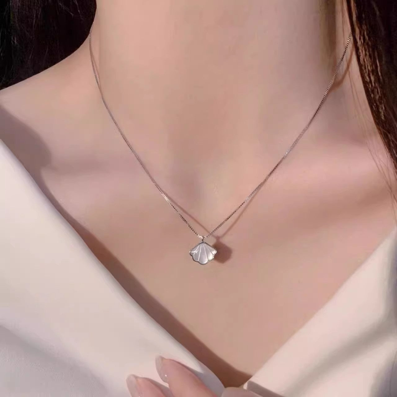 Wholesale Titanium Steel White Shell  Shaped Clavicle Necklace