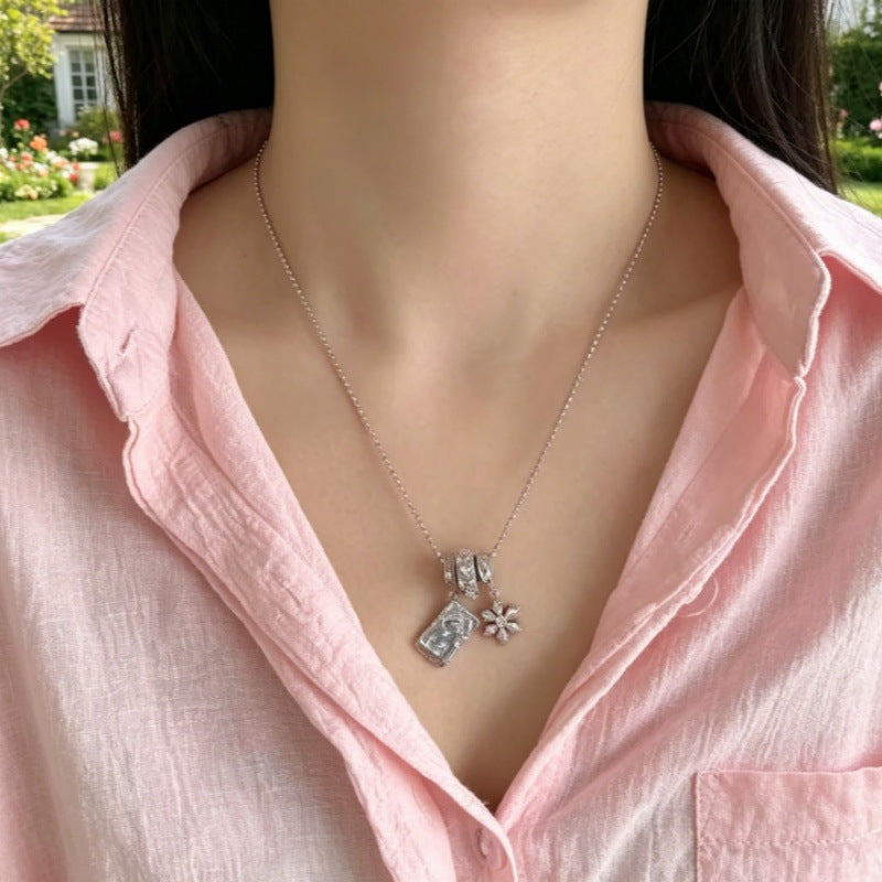Wholesale Alloy Electroplated Snowflake Pendant Necklace Vintage Style Fashion Accessory for Women