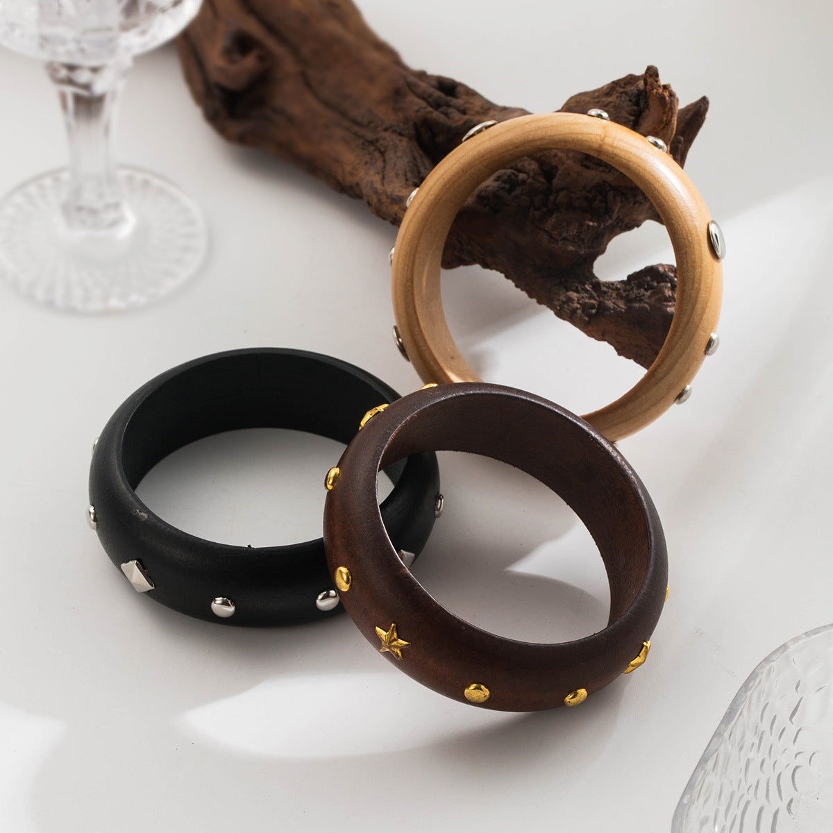 Braccialetto di temperamento semplice del braccialetto di legno del rivetto della stella di cinque punte retro all'ingrosso