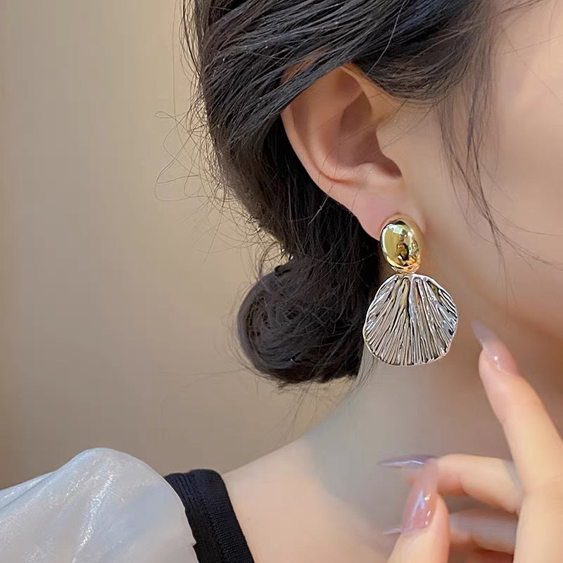 Wholesale European and American Light Luxury Shell Flower Earrings 925 Silver Needle High-grade Earrings Ins Niche Design Elegant Retro Earrings