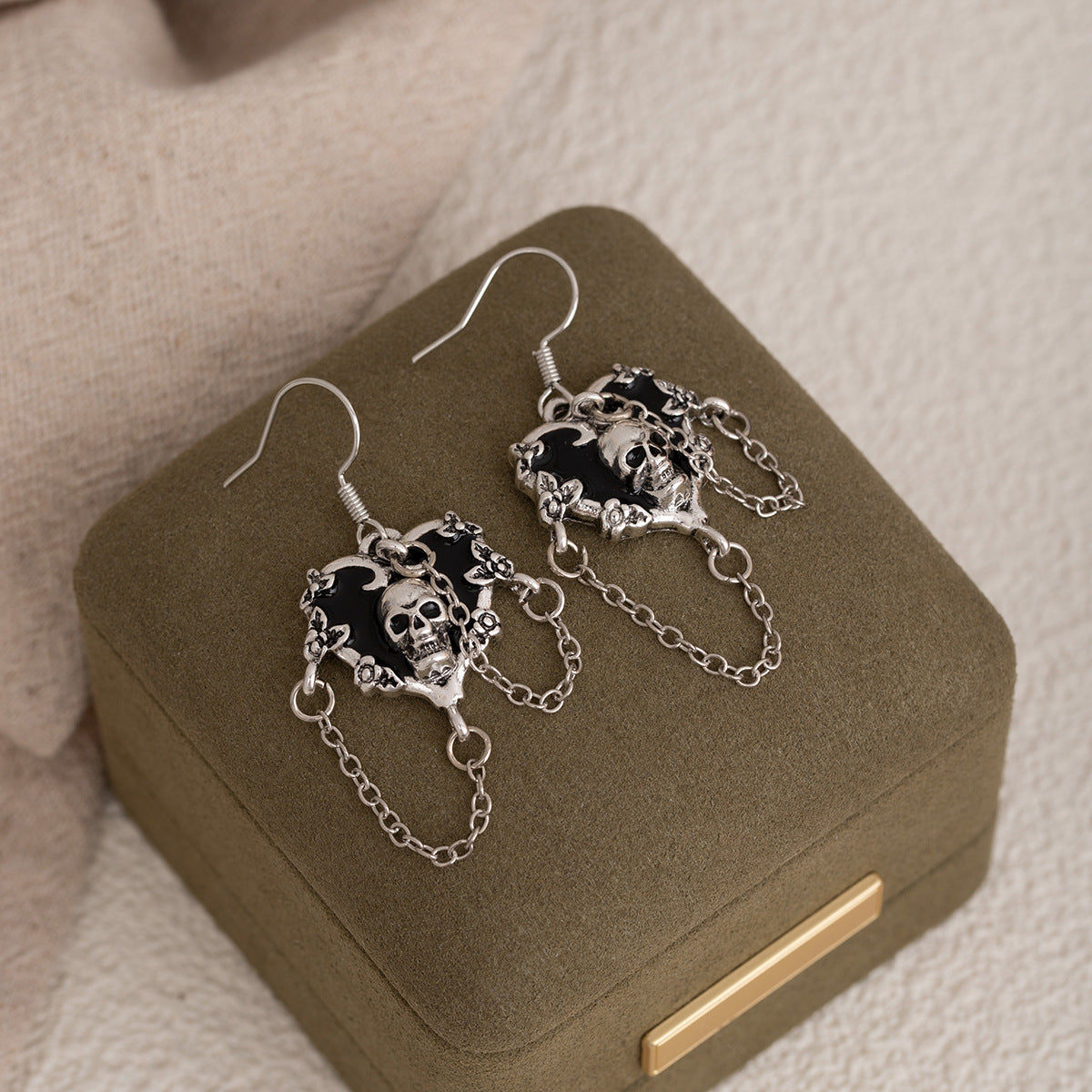 Wholesale  Black Skull Heart Tassel Earrings