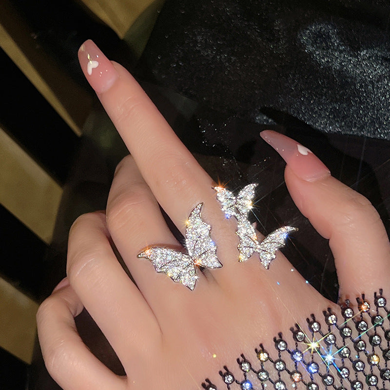Wholesale Trendy Totem Design Ring with Love Heart Stones,  Zinc Alloy Fashion Accessory for Everyday Wear