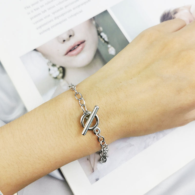 Wholesale Fashionable Geometric Ot Buckle Versatile Round Metal Bracelet