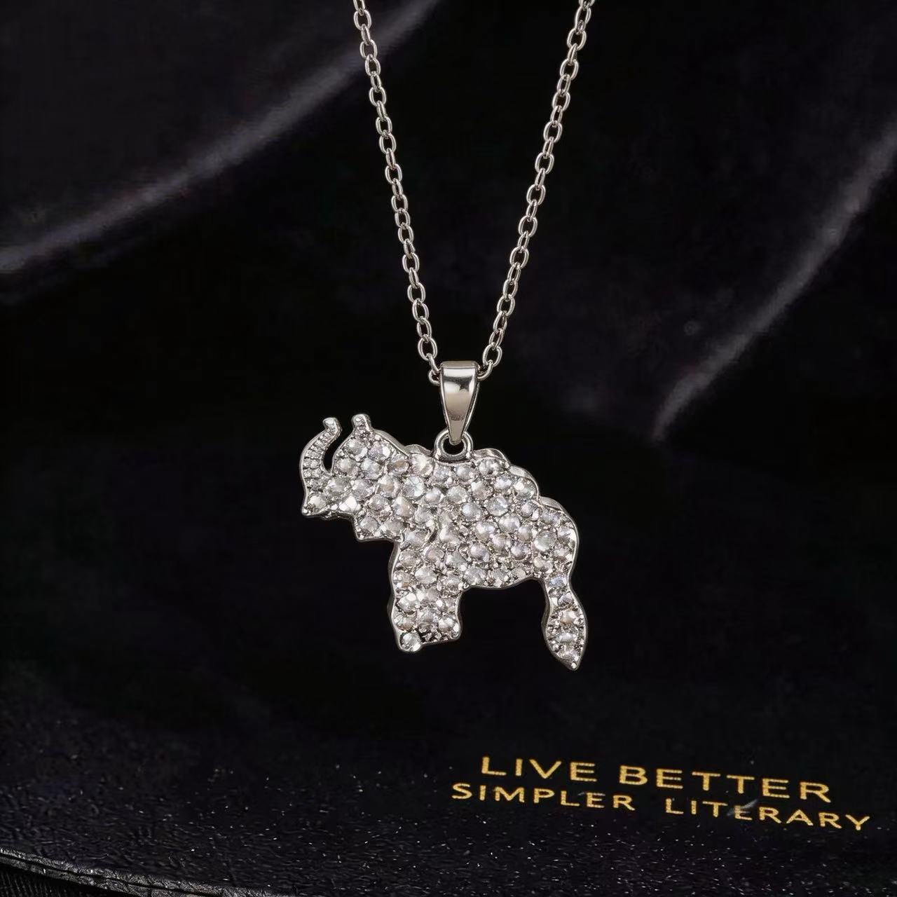Wholesale Copper Zircon Geometric Pendant Necklace Fashionable Collarbone Chain For Women Boutique Resale Accessory