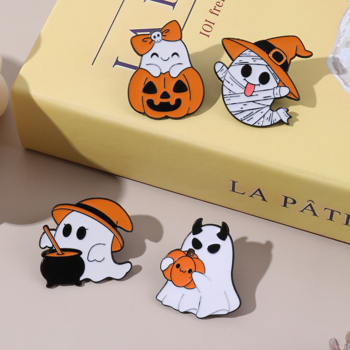 Wholesale Cute  Ghost Brooch Pin Set Zinc Alloy Cartoon Badge Pumpkin Bat Designs Boutique Bag Charm Accessory