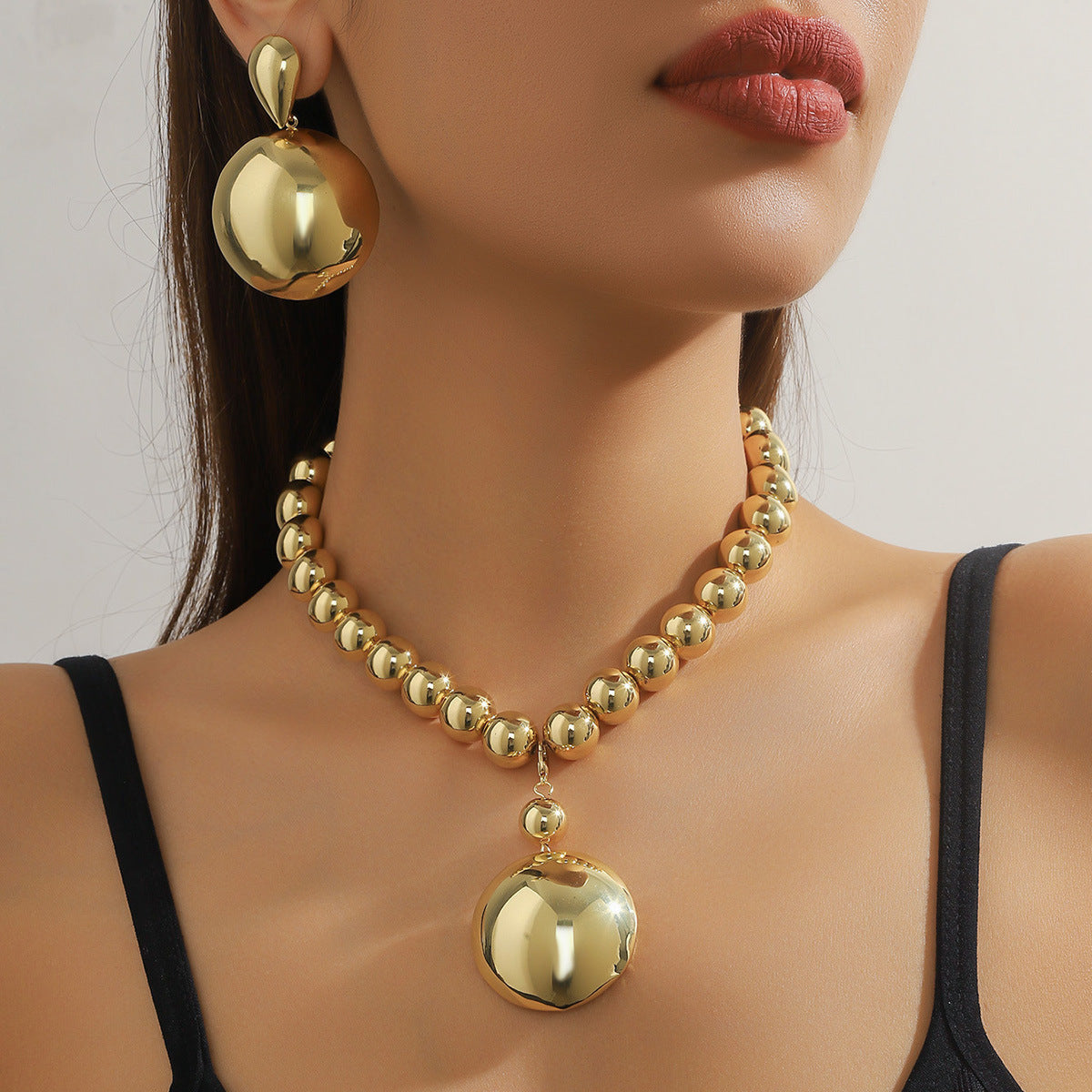 Wholesale Beaded necklace with detachable metal half-circle pendant