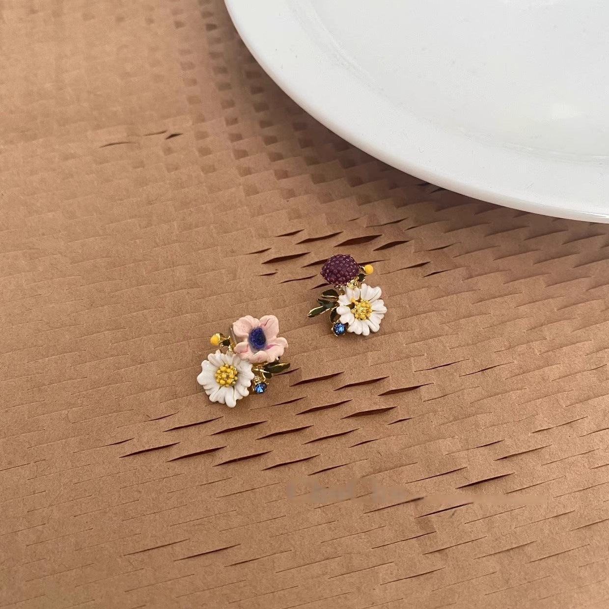 Wholesale retro enamel flower earrings