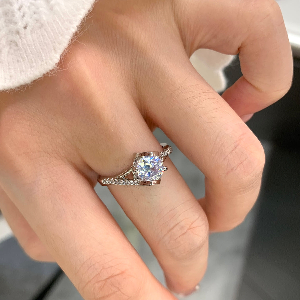 Wholesale  Kiss Four-claw Diamond Ring