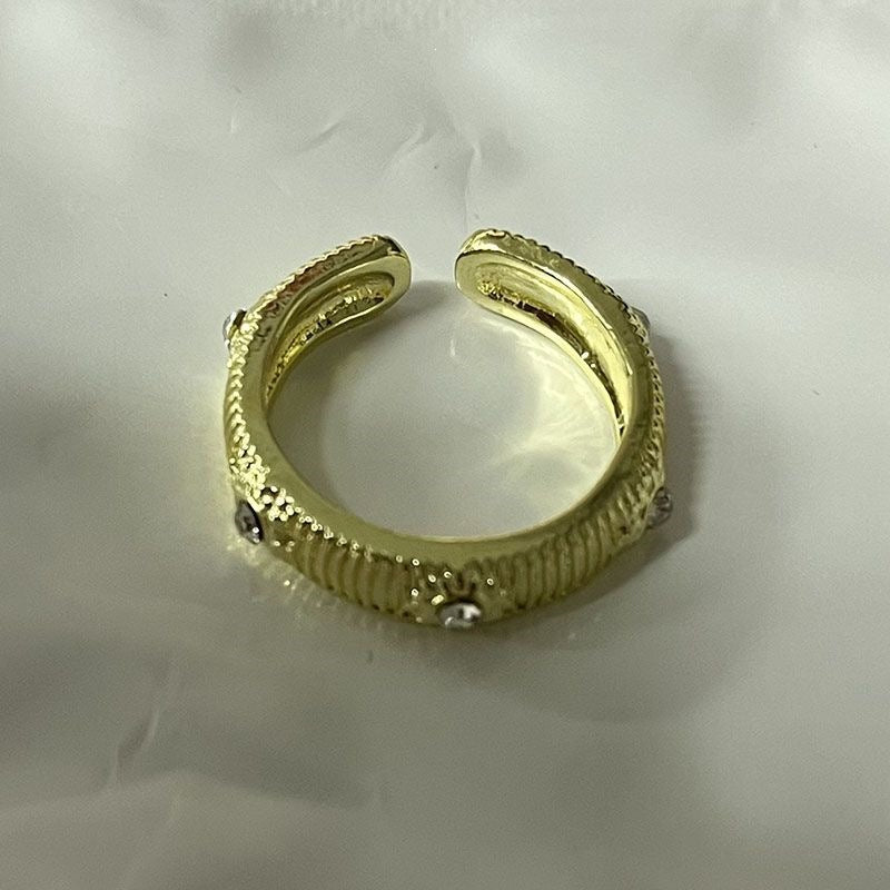 Wholesale Vintage Palace Style Ring with Sparkling Diamonds,  Retro Brushed Finish,  Fashion Jewelry Accessory for Everyday Wear