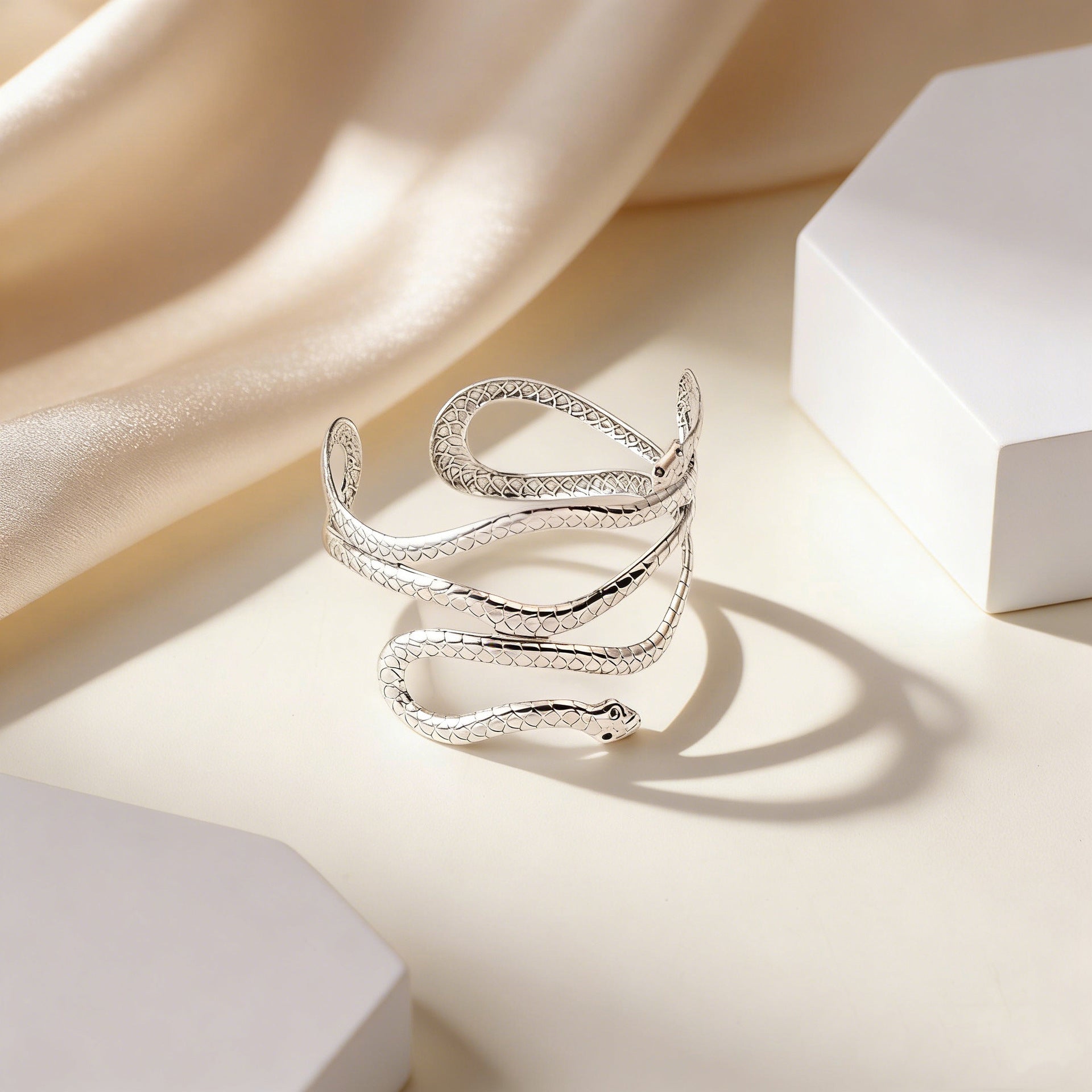 Wholesale Snake head and snake-shaped pattern arm bracelet