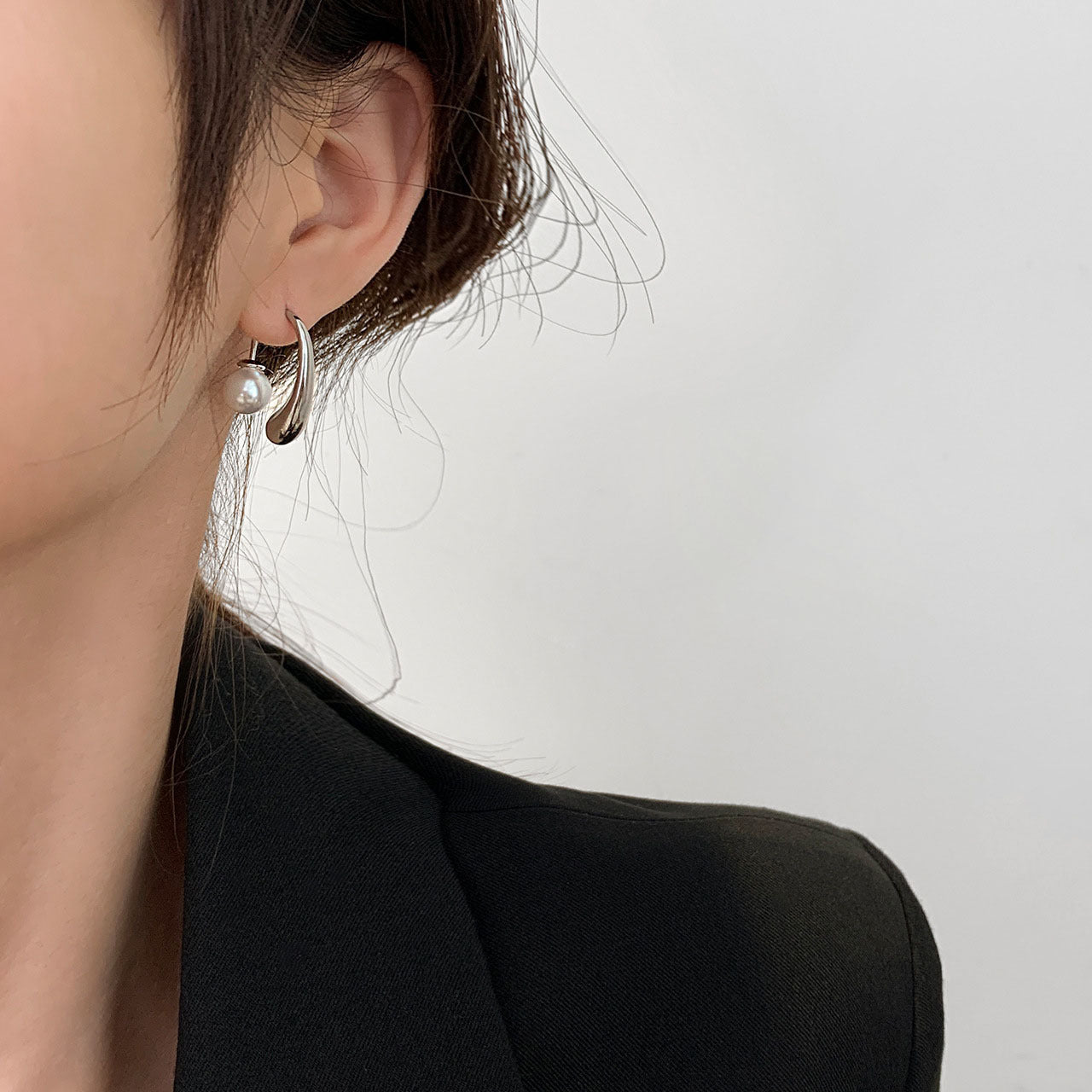 Wholesale Geometric Water Drop Hook Earrings Minimalist Design for Spring Summer Boutique Jewelry