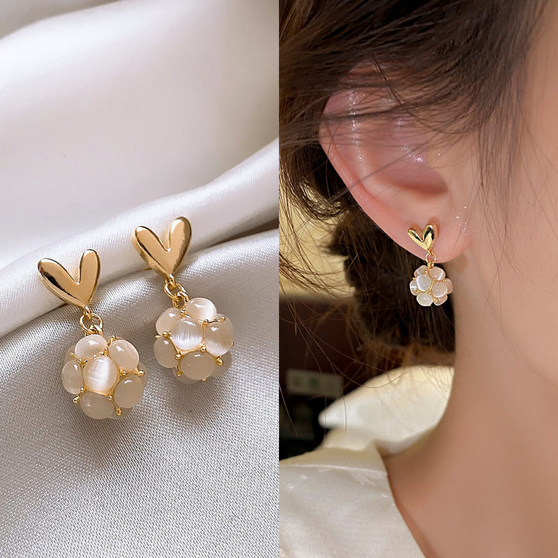 Wholesale Simple and Luxurious Heart-shaped Pearl Earrings