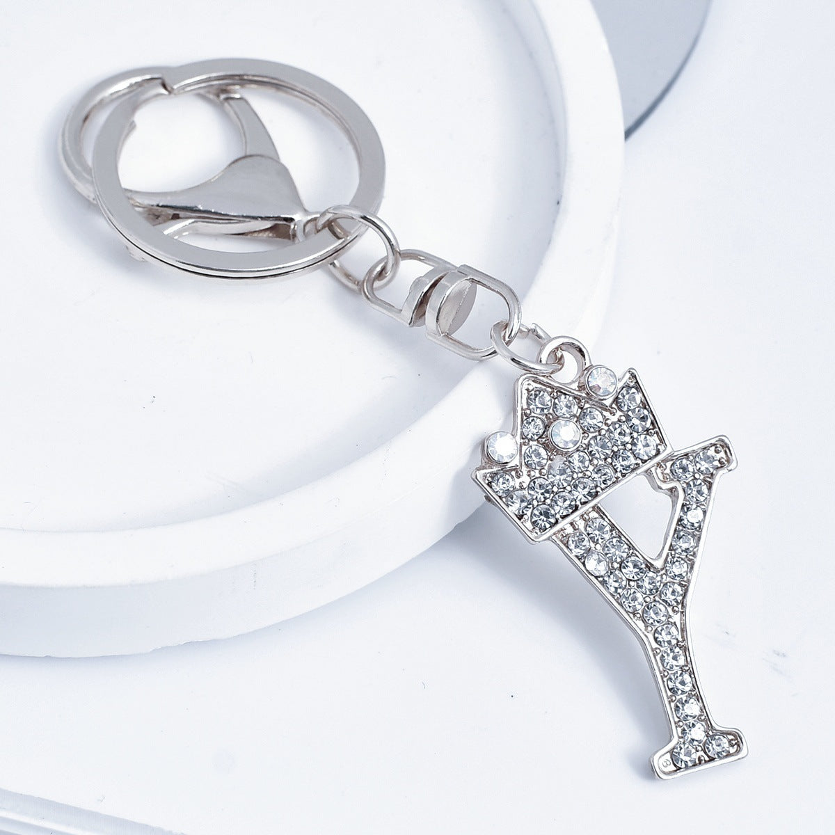 Wholesale Stylish Rhinestone 26 Letter Keychain Zinc Alloy Silver Metal Pendant Car Backpack Accessory Fashion Jewelry Gift For Resale