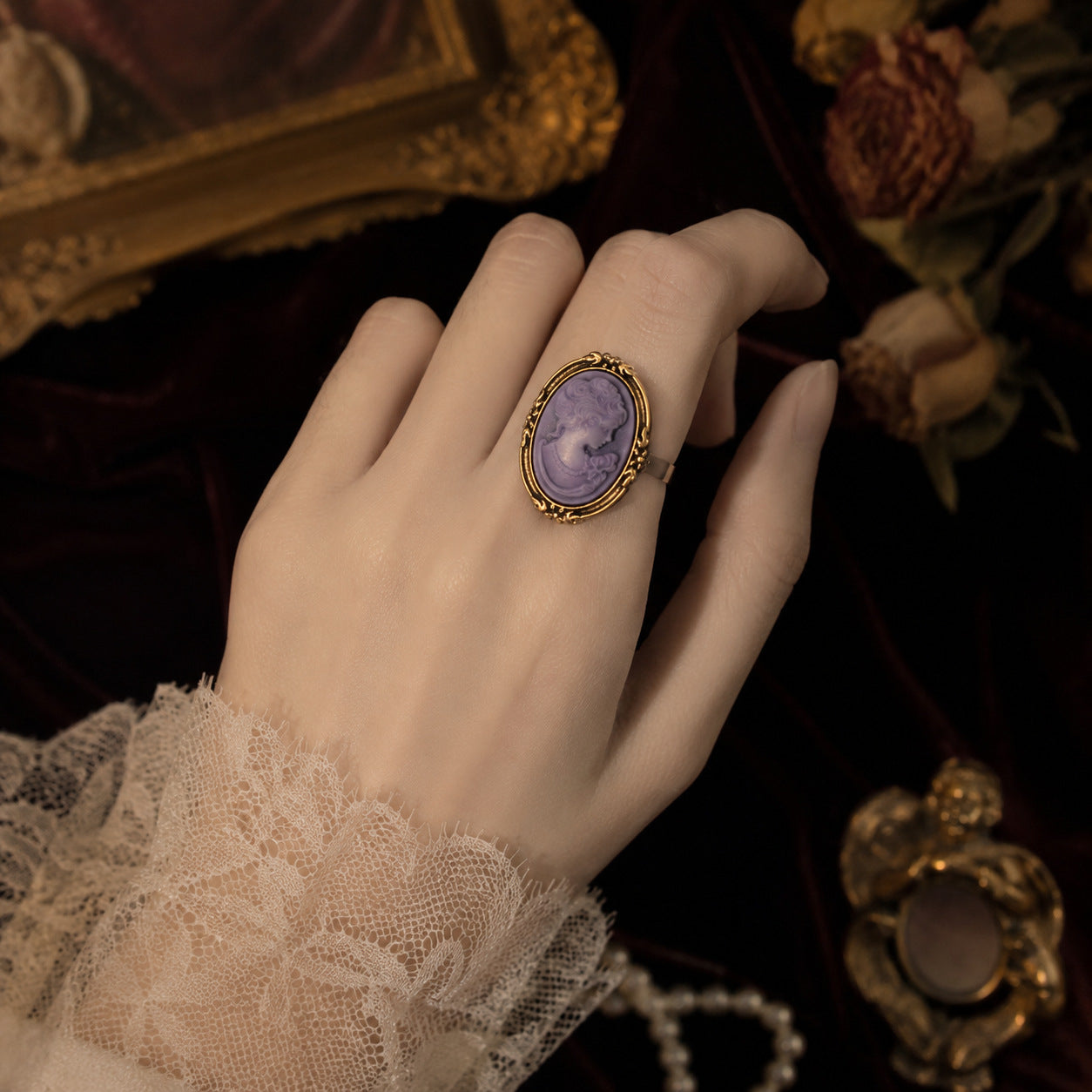 Wholesale Vintage Cameo Oval Portrait Ring Women Retro Court Style Fashion Jewelry Accessory Gift