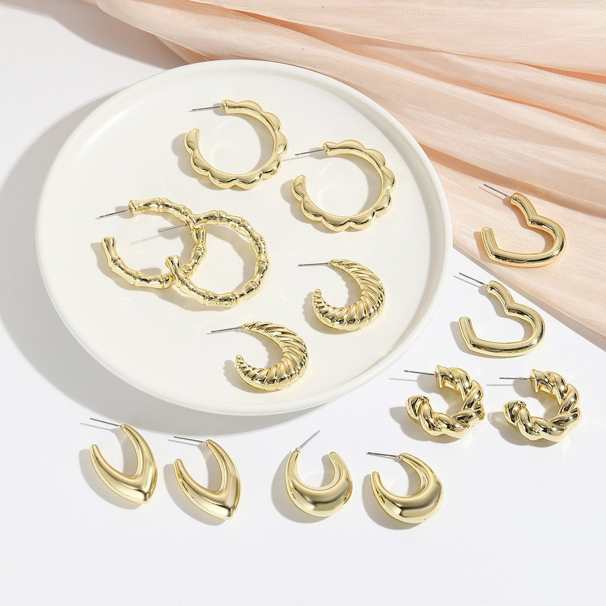 Wholesale simple glossy versatile earrings