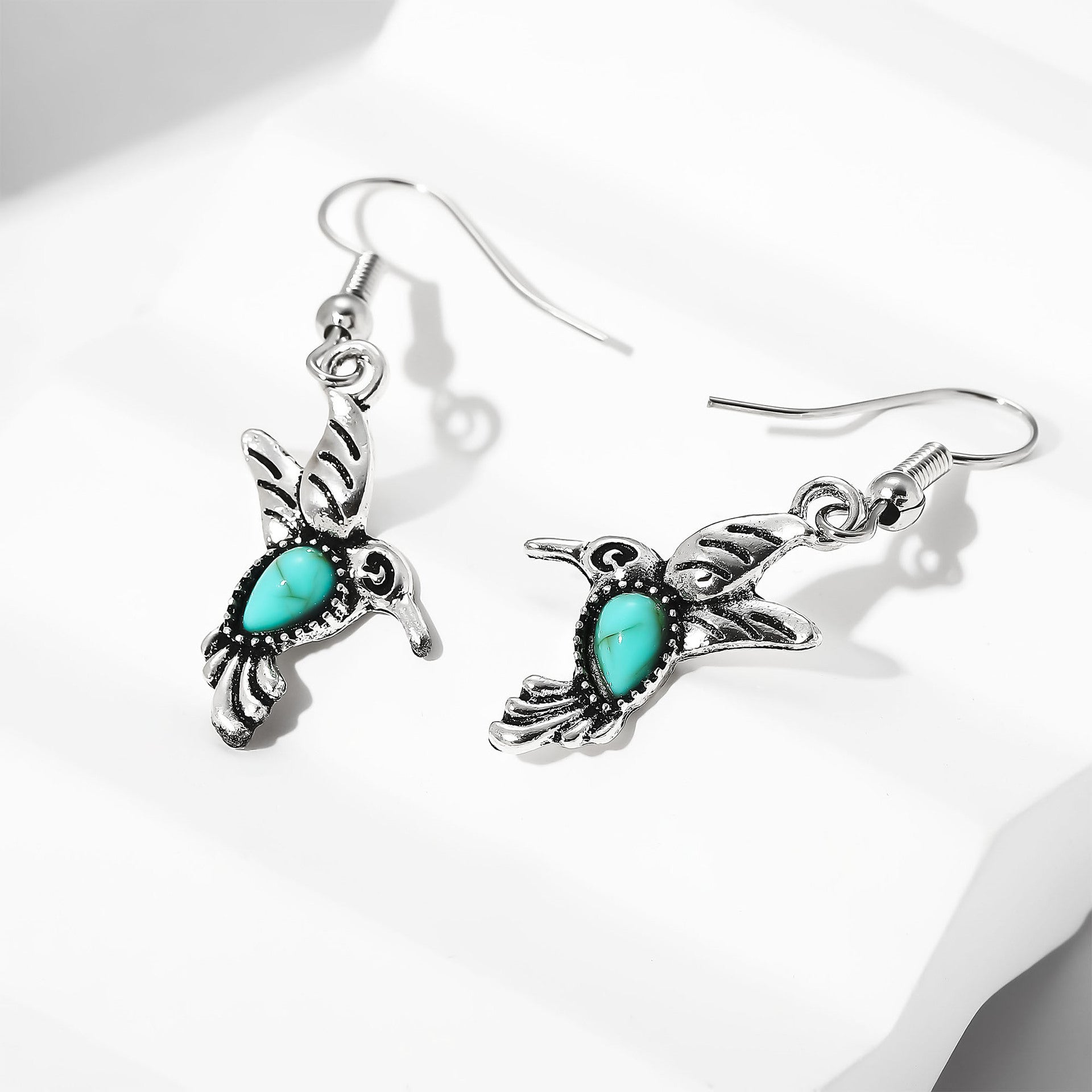 Wholesale  animal earrings Retro personality hummingbird earrings