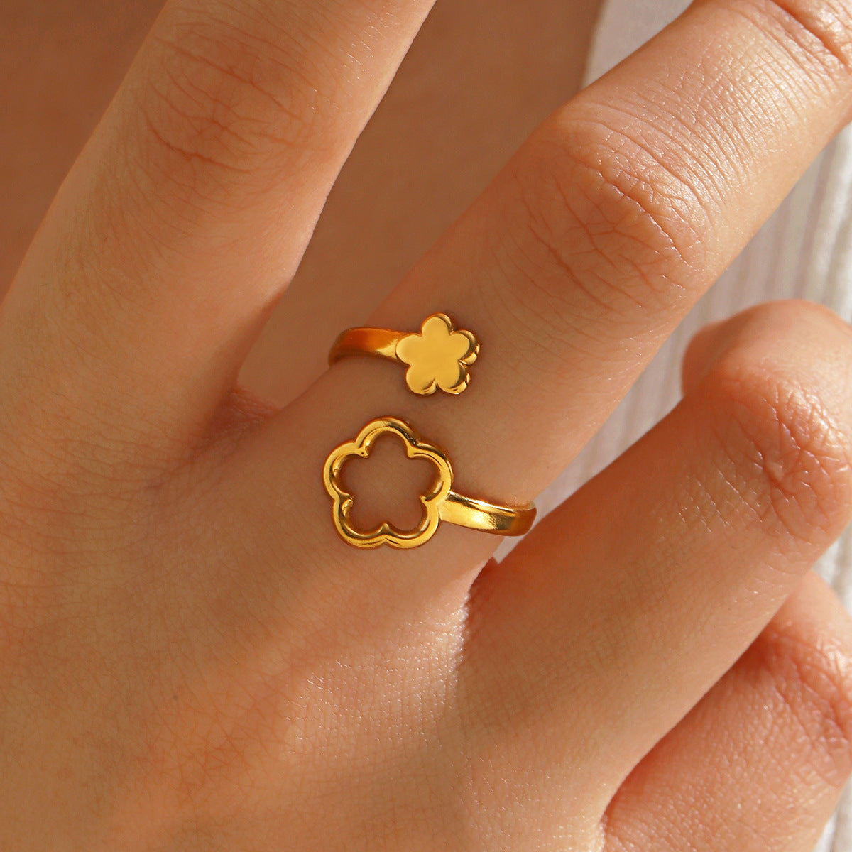 Wholesale Minimalist Hollow Flower Stainless Steel Ring,  Electroplated,  Fashion Accessory