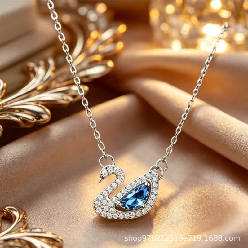 Wholesale Sweet Four-Leaf Flower Clavicle Chain - Titanium Steel,  Non-Fading,  Gemstone Accents - Boutique Resale Jewelry