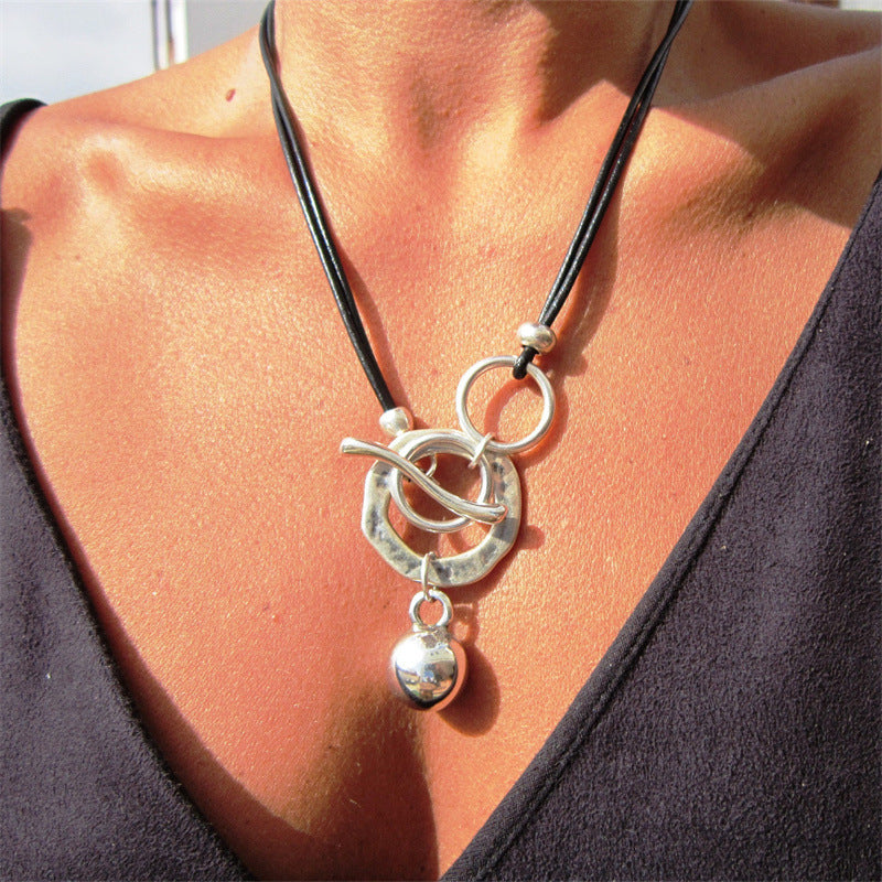 Wholesale Silver-Tone Alloy Vintage Ethnic Hollowed Turquoise Pendant Necklace,  Jewelry Accessory