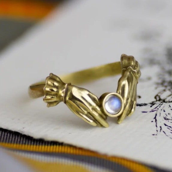 Wholesale Hands Guarding Retro Gem Ring