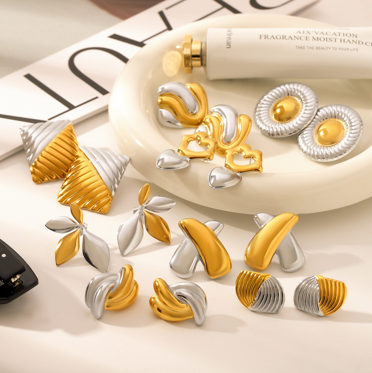 Wholesale Titanium steel earrings gold and silver color matching heart-shaped leaf earrings