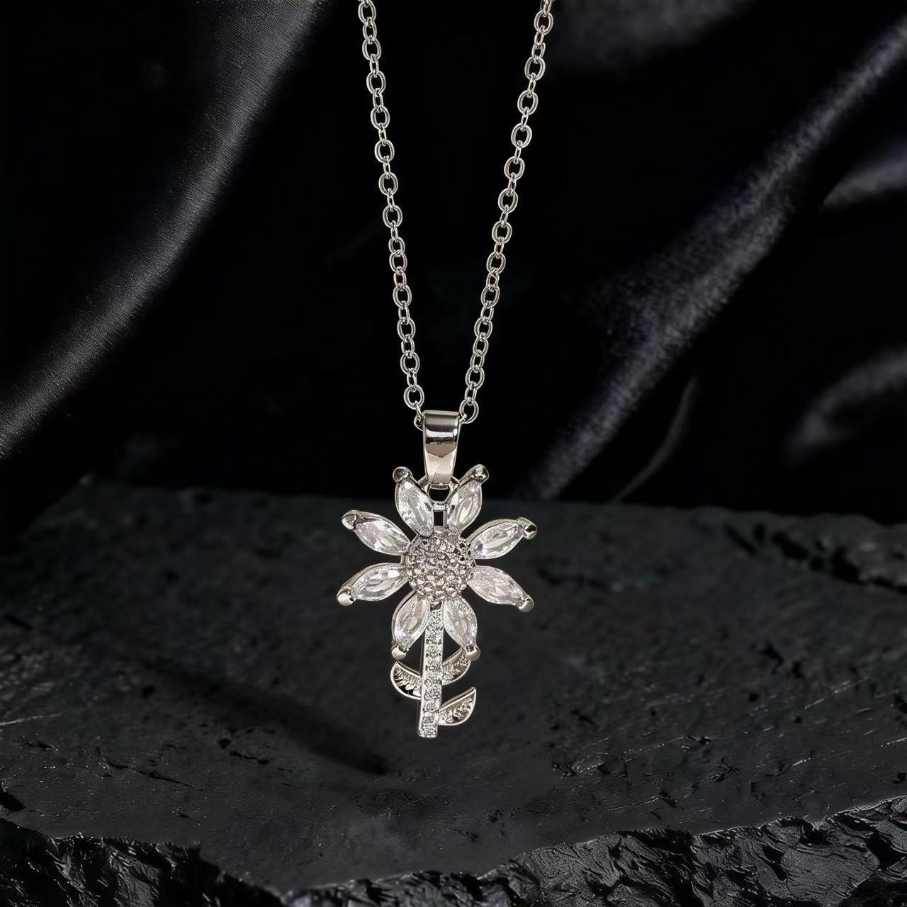 Wholesale Gold Plated Copper Zircon Sunflower Necklace Layering Jewelry For Women Trendy Party Fashion Accessory Everyday Wear Boutique Resale