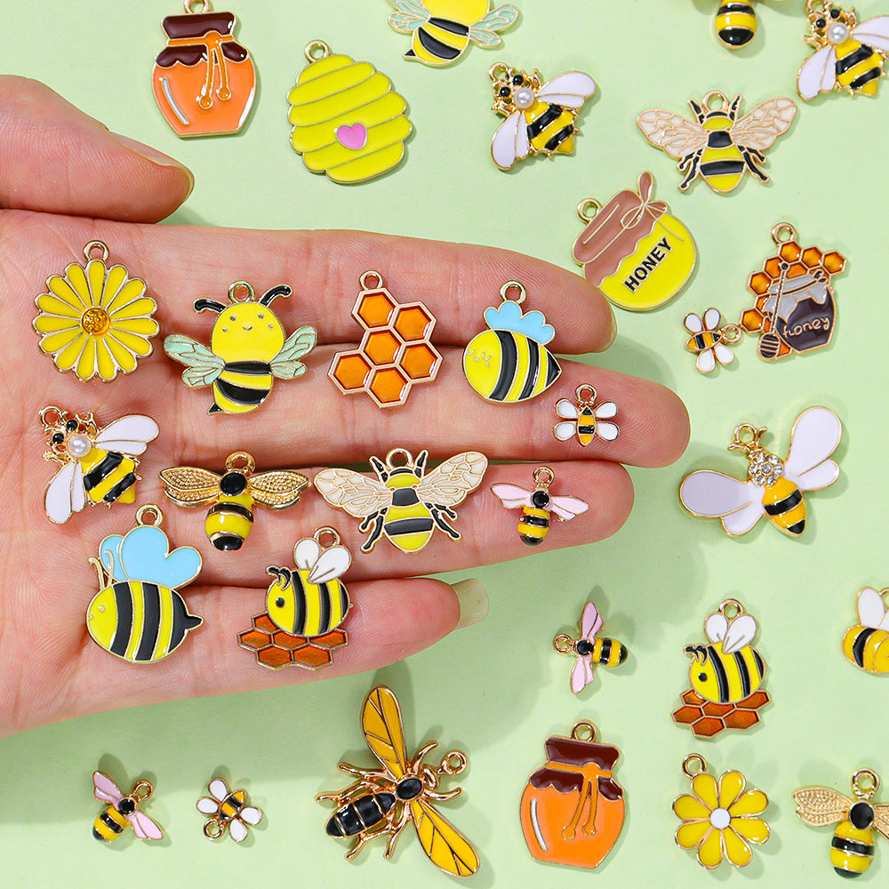 Wholesale 10pcs/pack  Alloy Oil Dripping Cartoon Bee Animal DIY Earrings Keychain Pendant Jewelry Accessories Bag Pendant