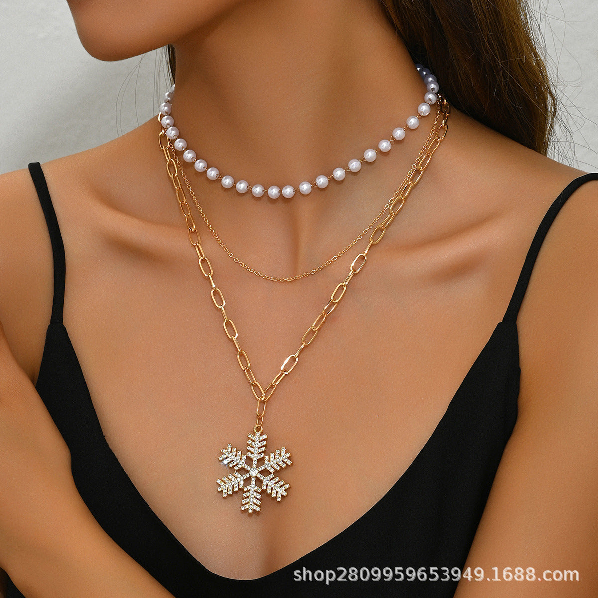 Wholesale Alloy Snowflake Pendant Necklace Rhinestone Christmas Jewelry Boutique Resale