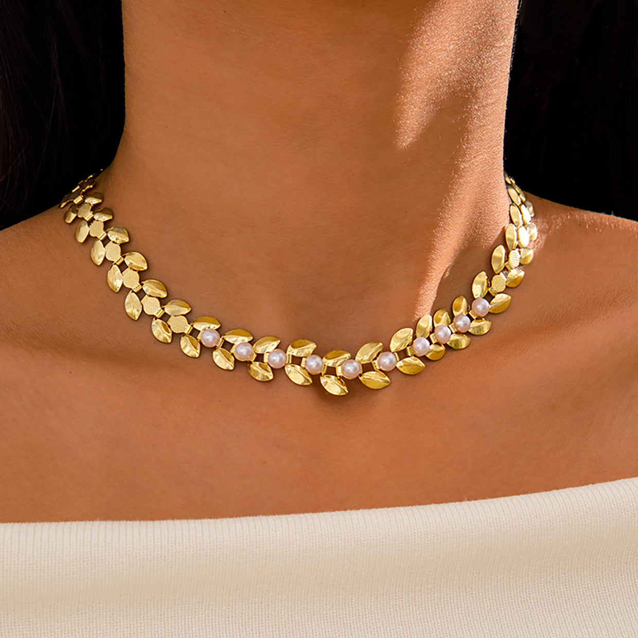 Wholesale Exaggerated Metal Hollow Mesh Alloy Clavicle Necklaces ACC-NE-YongGe018