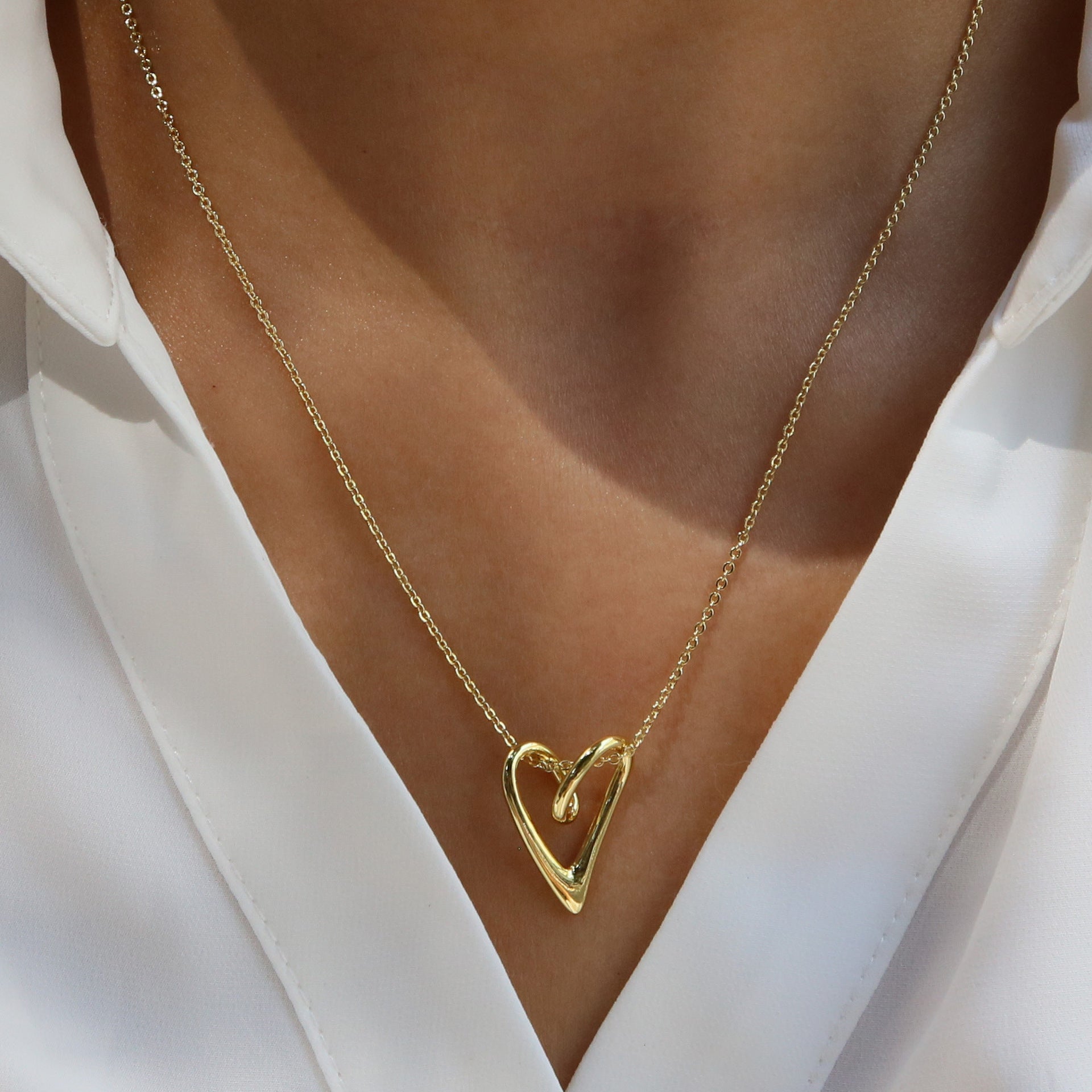 Wholesale  Brass Gloomy Hollow Heart-shaped Love Lady Pendant Clavicle Chain Necklace