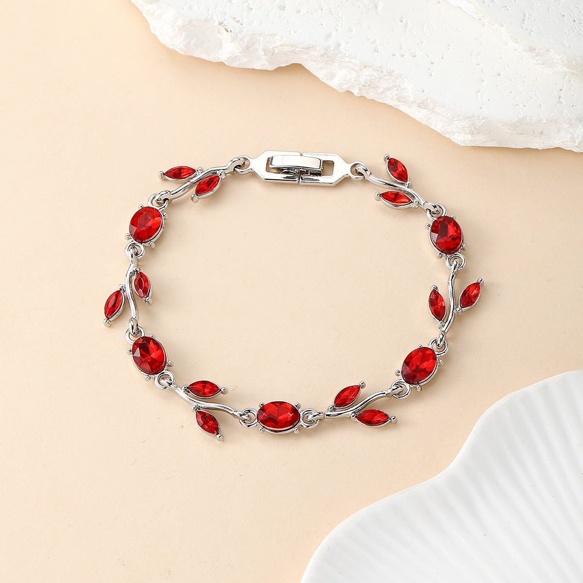 Wholesale Trendy Floral Leaf Bracelet - Zinc Alloy Fashion Accessory for Couples