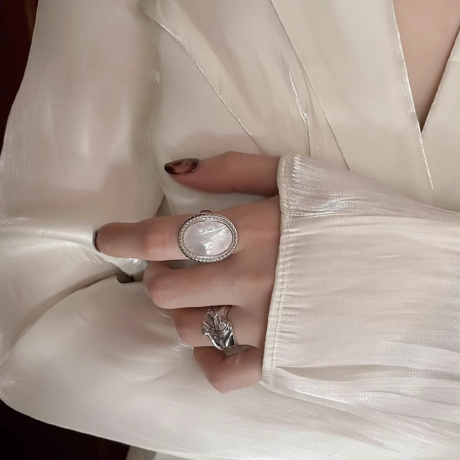 Wholesale Stylish Square Fritillaria Index Finger Ring with Stone Accent for Everyday Wear and Boutique Resale