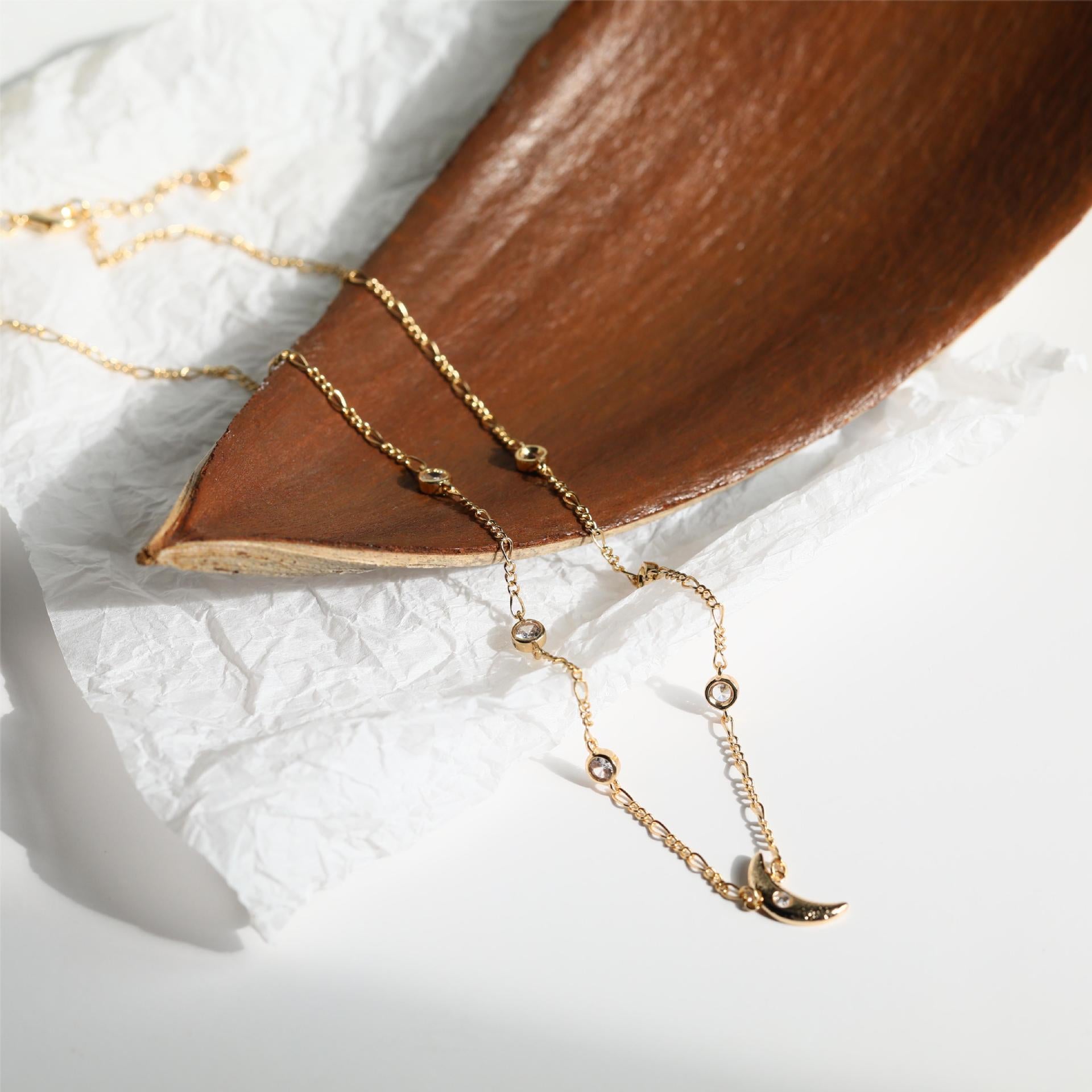 Wholesale Retro Style Star Moon Gem Starburst Necklace Copper Electroplated Real Gold Clavicle Chain