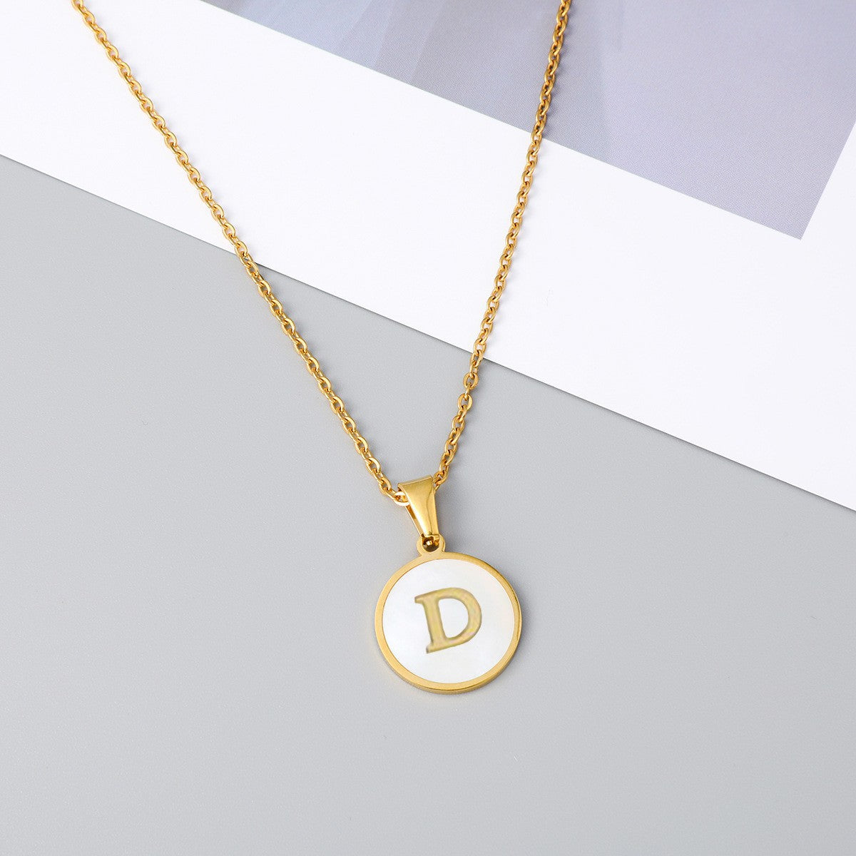 Wholesale Round Stainless Steel Gold Plated Letter Pendant Necklace for Women Fashion Accessory Gift
