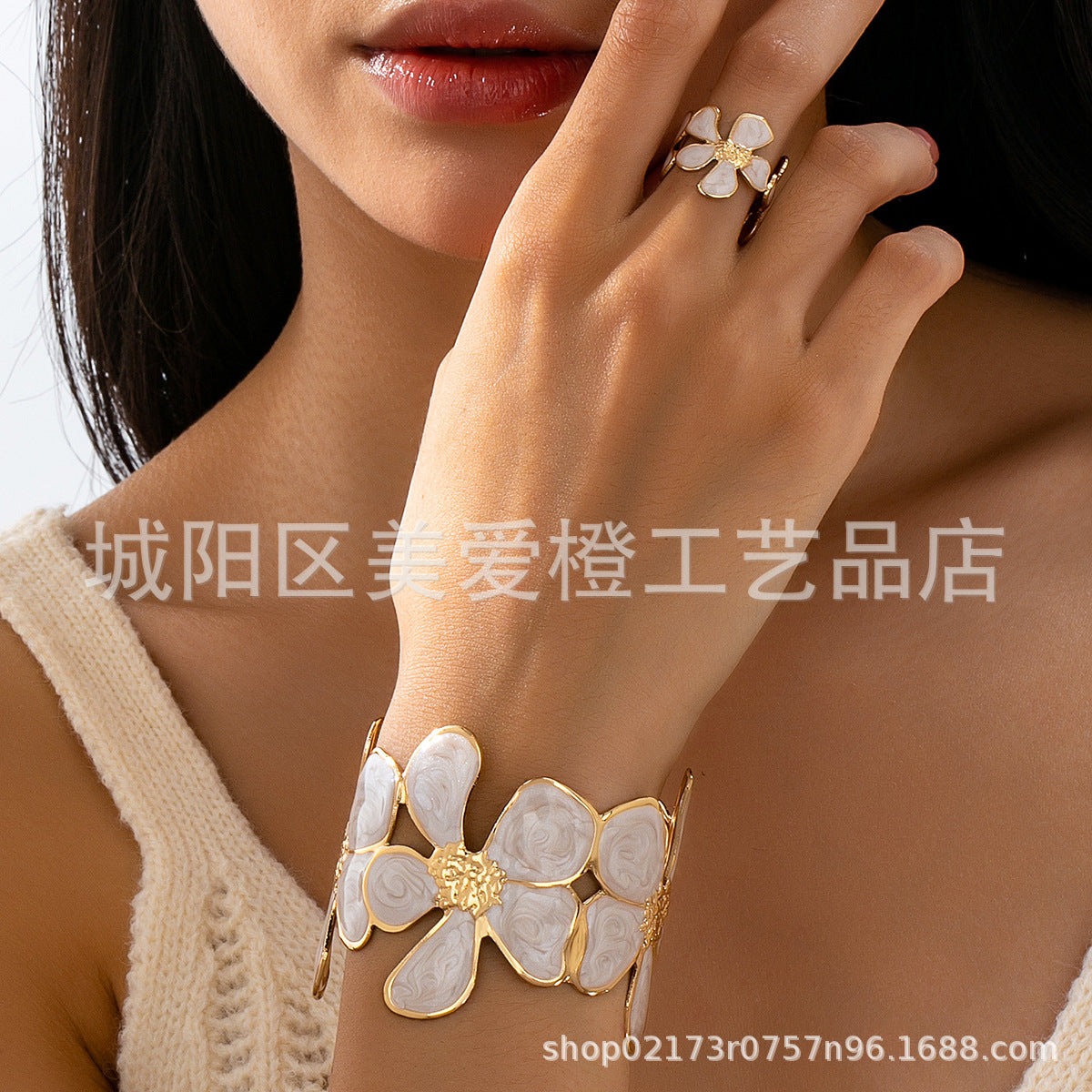 Wholesale 2-piece oil-drop versatile fashion five-petal flower ring and bracelet adjustable opening women' s jewelry set