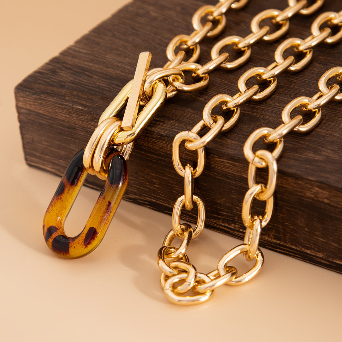 Wholesale Electroplated Alloy Geometric Leopard Layered Pendant Necklace Set Jewelry Accessory