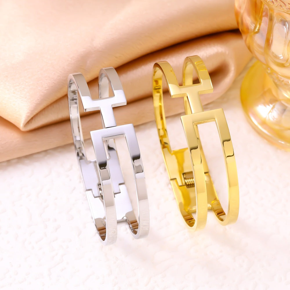 Wholesale Fashionable Simple Exaggerated Letter H Titanium Steel Bracelet Accessible Luxury