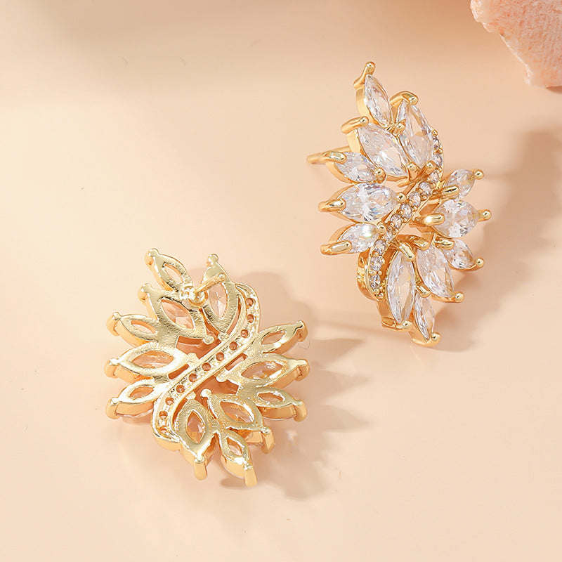 Wholesale Zircon Crystal Super Shiny White Series Flower Vintage Earrings