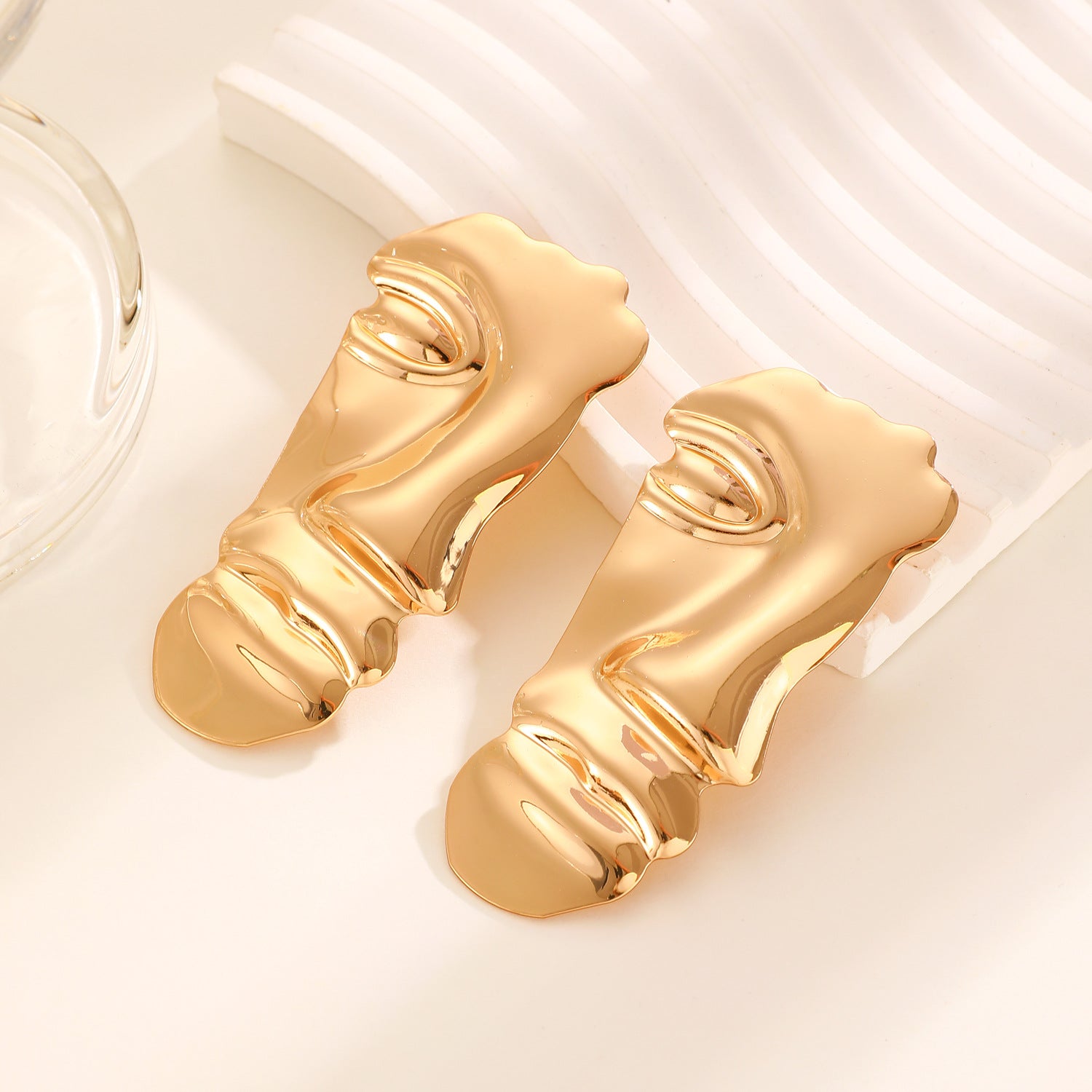 Collana all'ingrosso di corda in pelle con senso della geometria del viso esagerata retrò